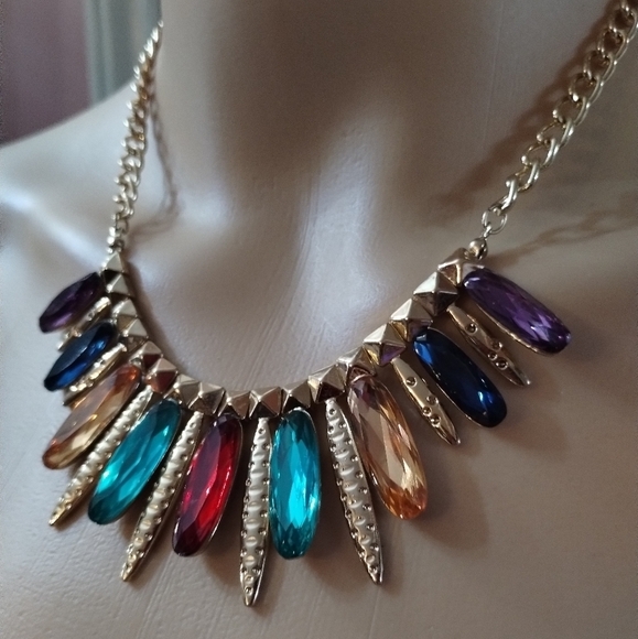 Beautiful women's multi colored becklace - Picture 3 of 3